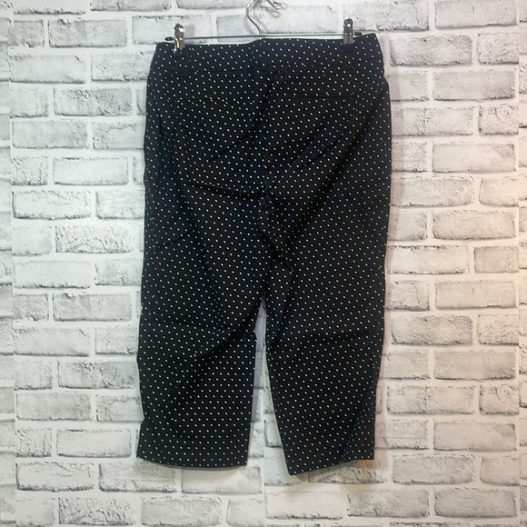 Rafaela Curvy Diamond Pattern Petite Capris 8P - Picture 3 of 8